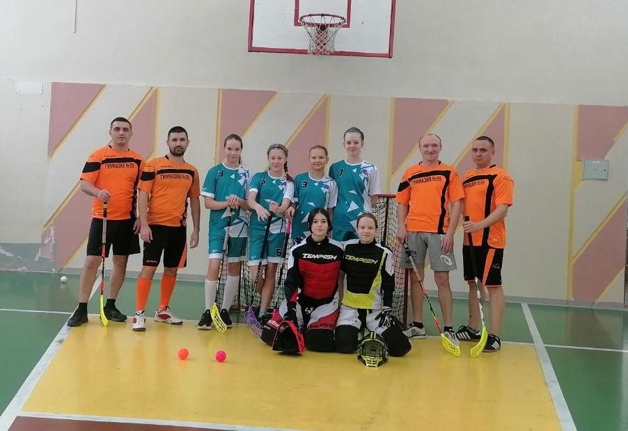 Соревнования по флорболу среди родителей и детей..