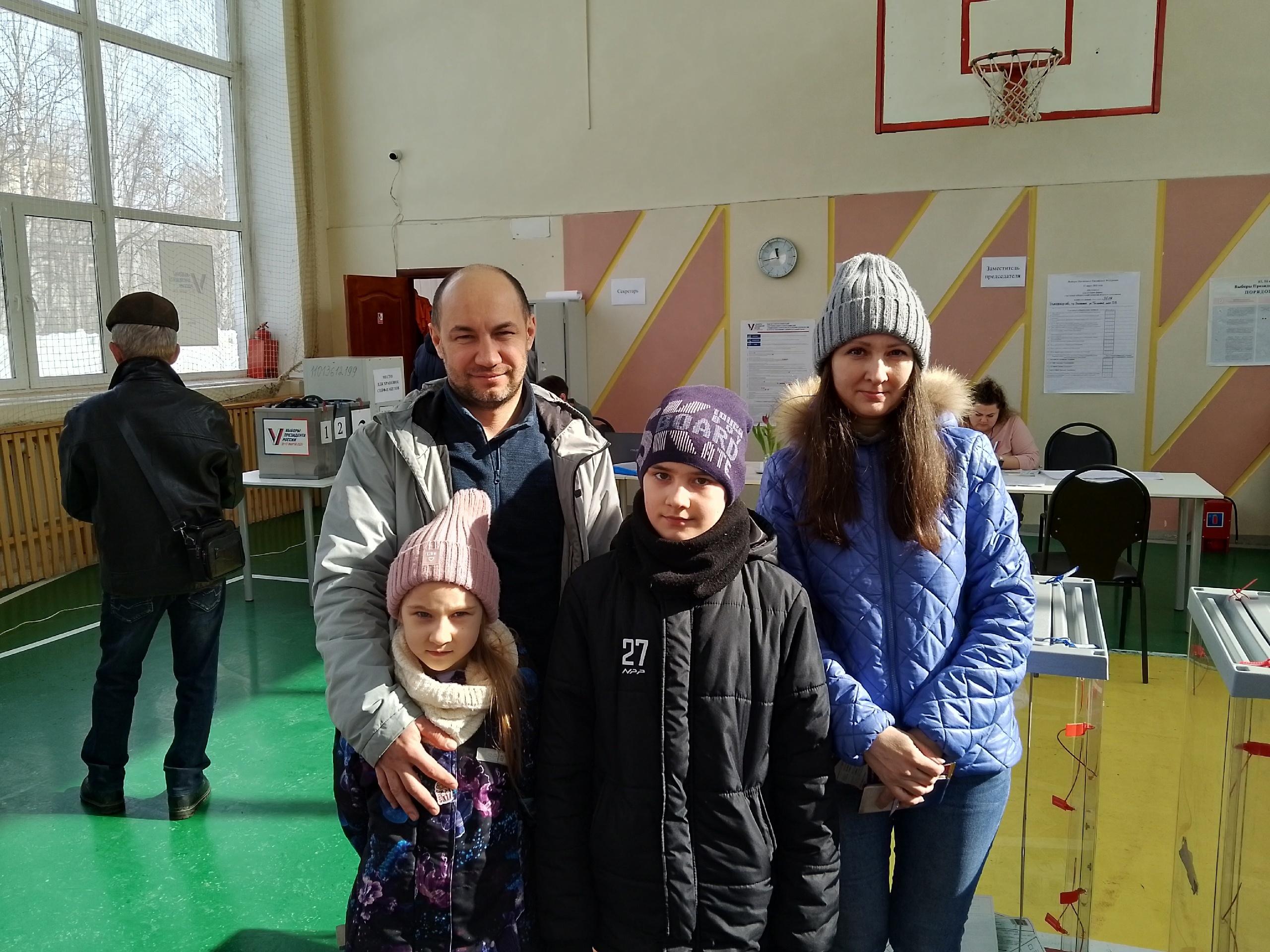 Семьи учащихся приняли участие в голосовании..