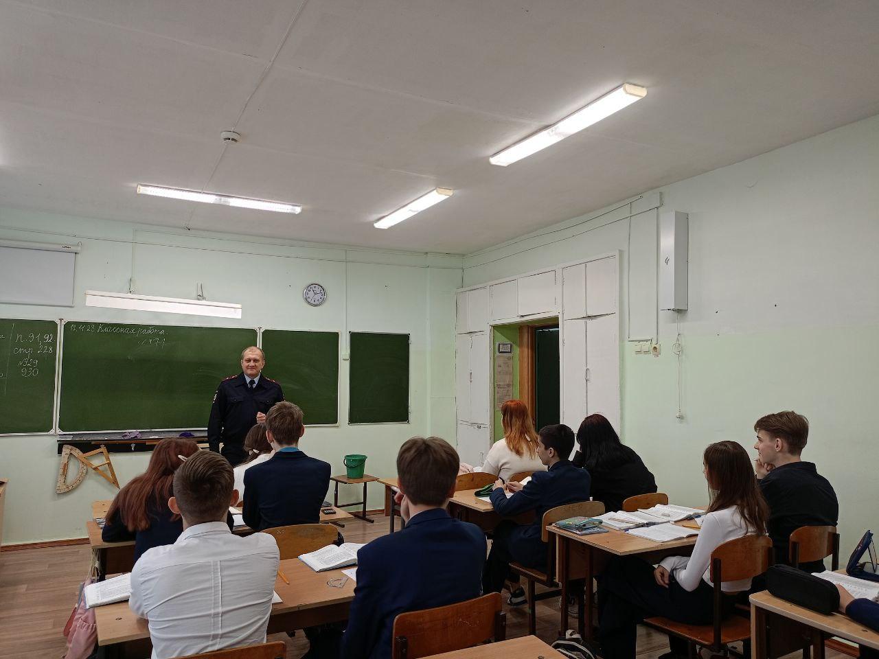 Беседа с сотрудником наркоконтроля..