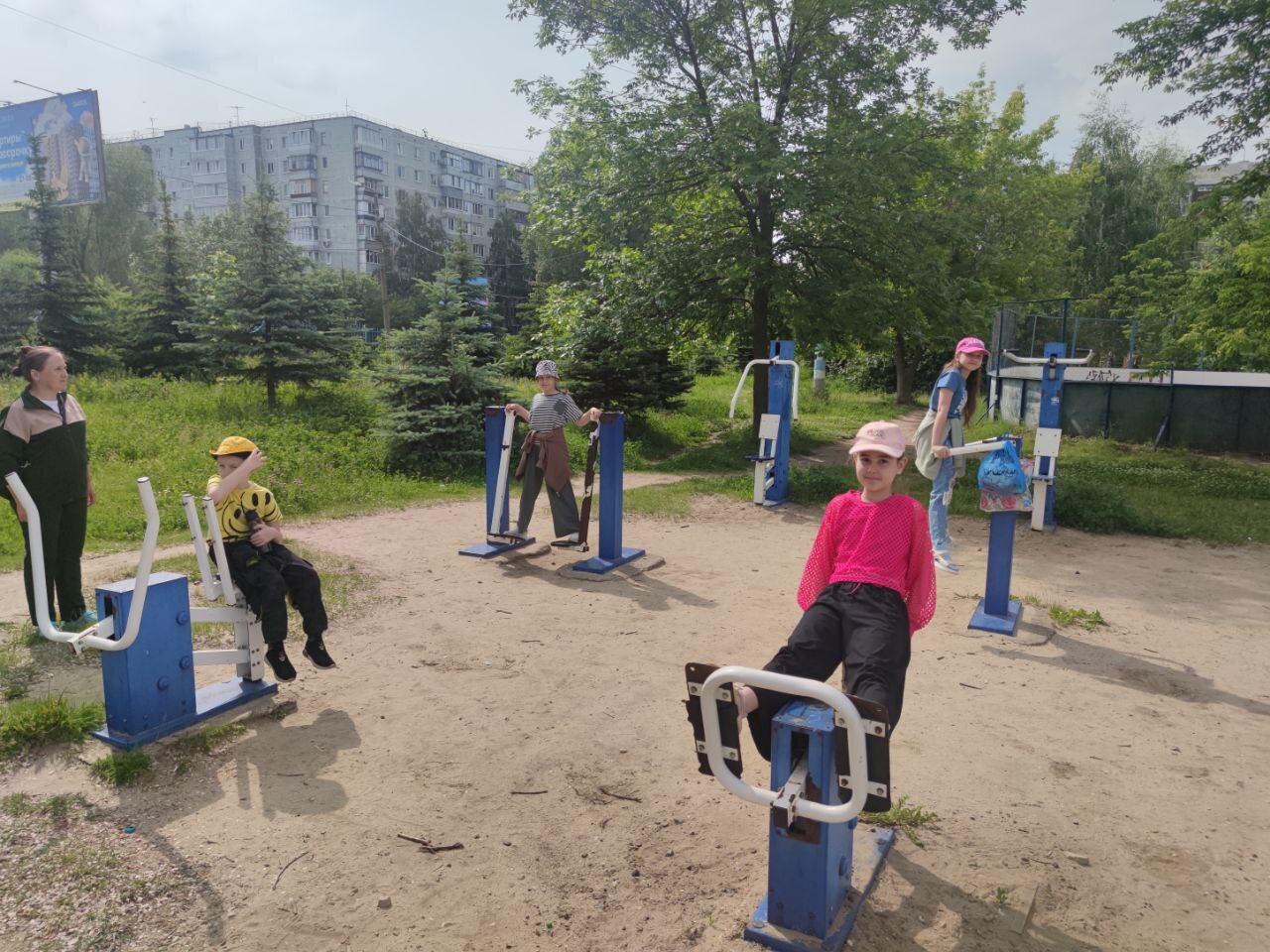 Пришкольный лагерь. Прогулка..