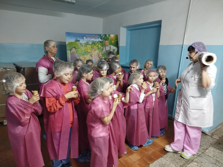 Поездка на фабрику «Морозкино»..
