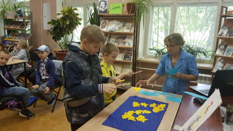 Летний лагерь. Экскурсия в библиотеку..