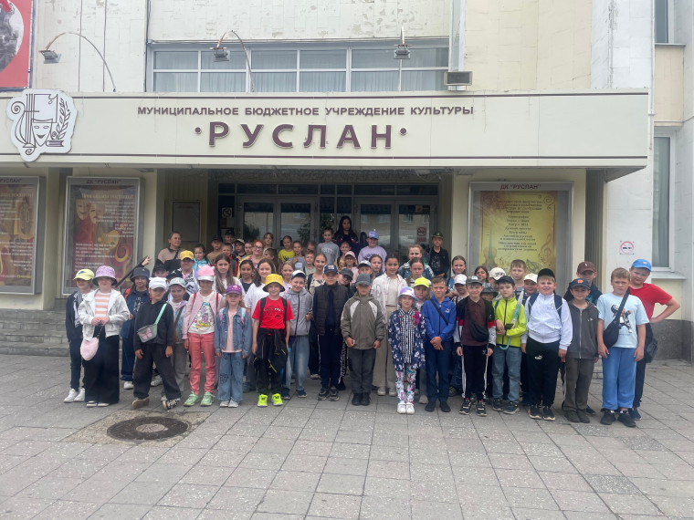 Просмотр фильма «Артек»..